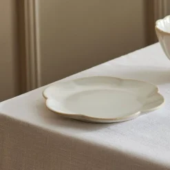 Dahlia Flower Plato Blanco